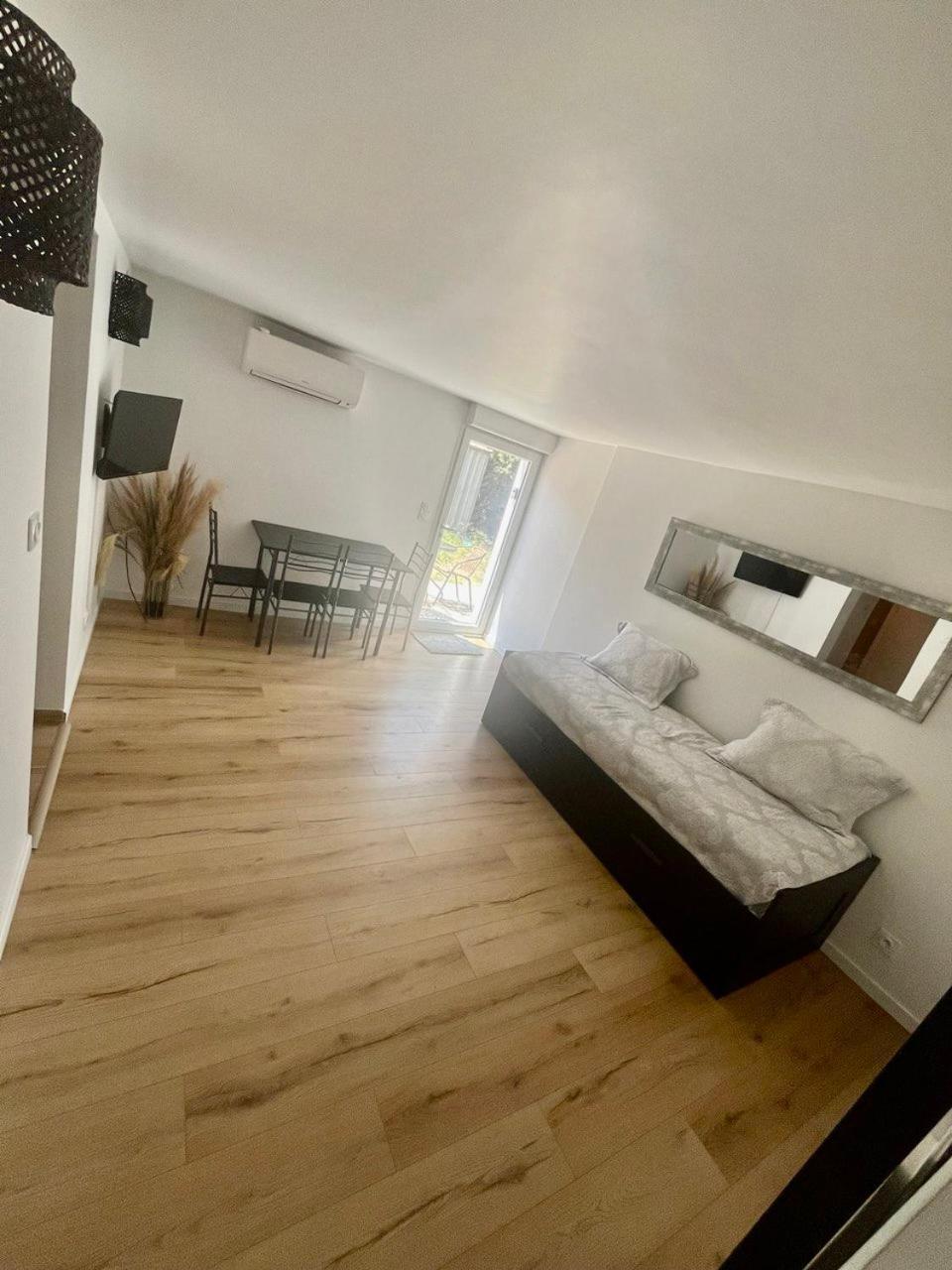 Charmant Et Confortable Appartement Narbonne Exterior photo